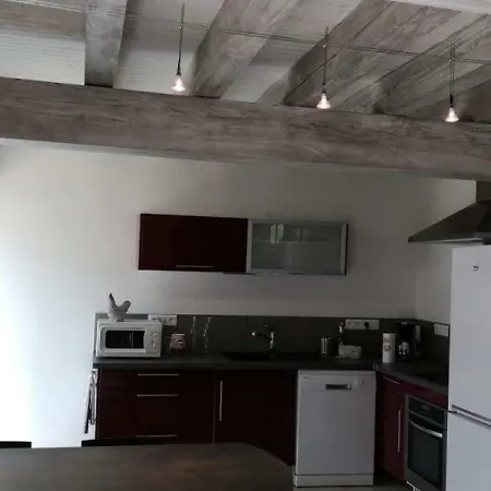 House Reve Du Caryan بيت للعطل *